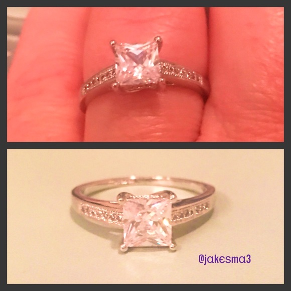 ✨BEAUTIFUL PRINCESS CUT CZ RING✨ - Picture 3 of 3
